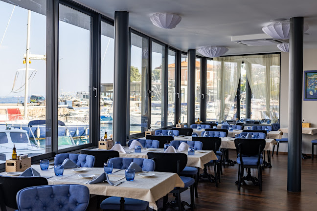 Interijer Yacht Club Opatija s pogledom na more